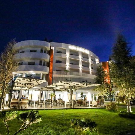 Regina Garden فلورا المظهر الخارجي الصورة